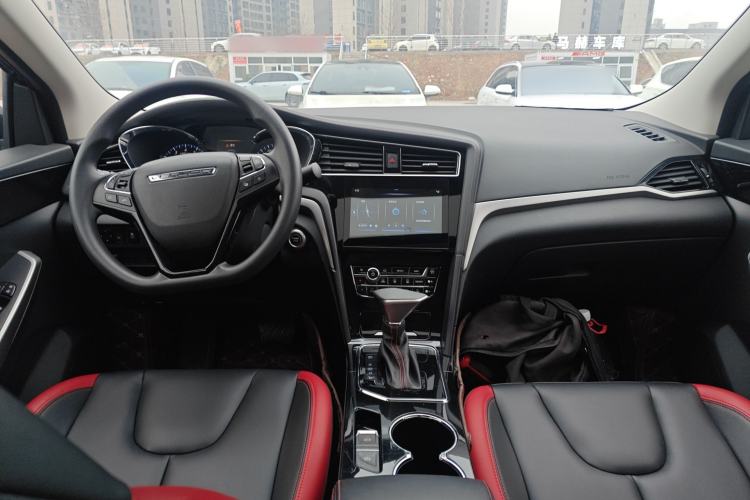 Used Venucia D60 2019 100 000 Honor 1.6L XL CVT Chenku Edition China VI Standard Center Console