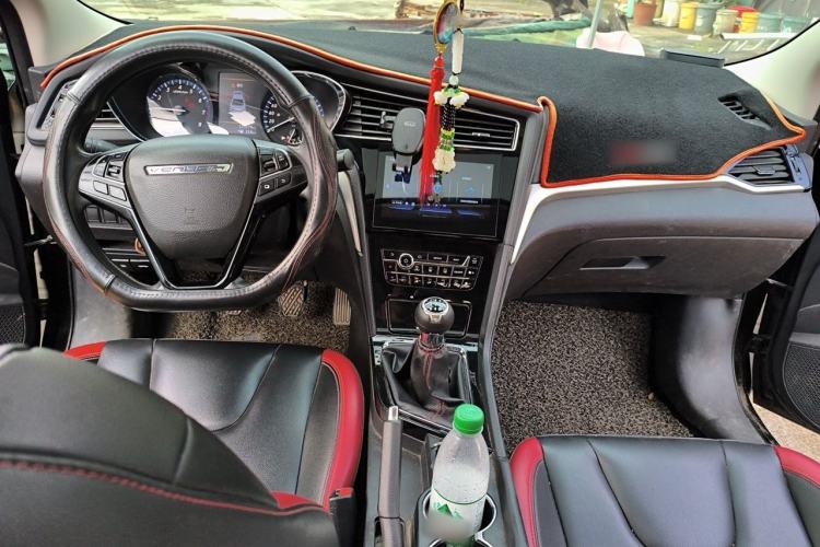 Used Venucia D60 2019 1.6L XL Manual SmartConnect Elite Edition Center Console