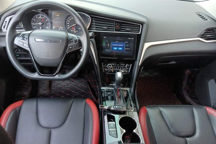 Used Venucia D60 2019 1.6L XL CVT Smart Connect Elite Edition Center Console