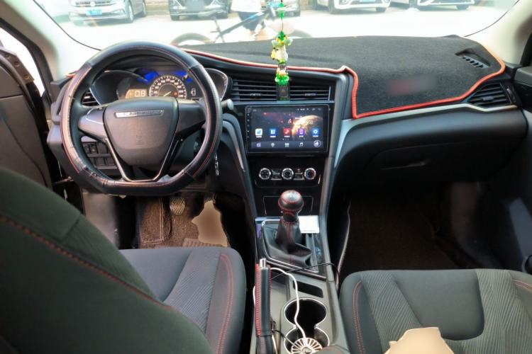 Used Venucia D60 2019 1.6L Entry Manual Fashion Edition Center Console
