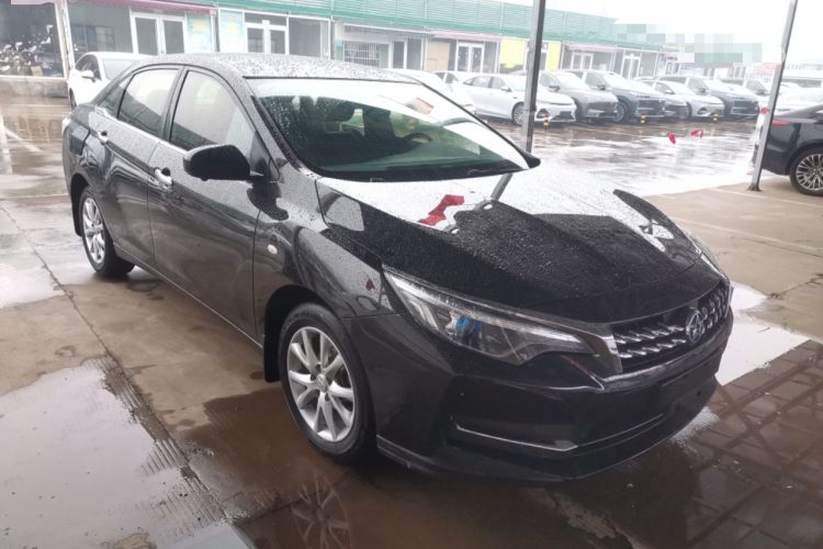 Used Venucia D60 2019 1.6L Entry Manual Fashion Edition Front Right 45 Deg