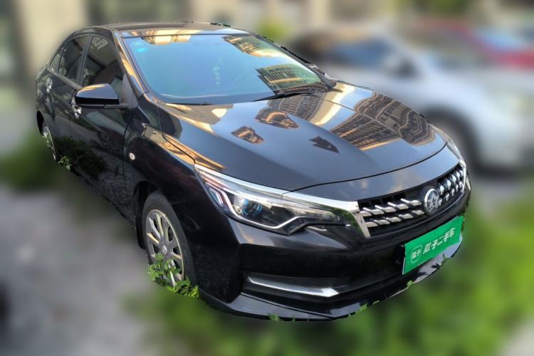 Used Venucia D60 2019 1.6L Entry Manual Fashion Edition Front Right 45 Deg