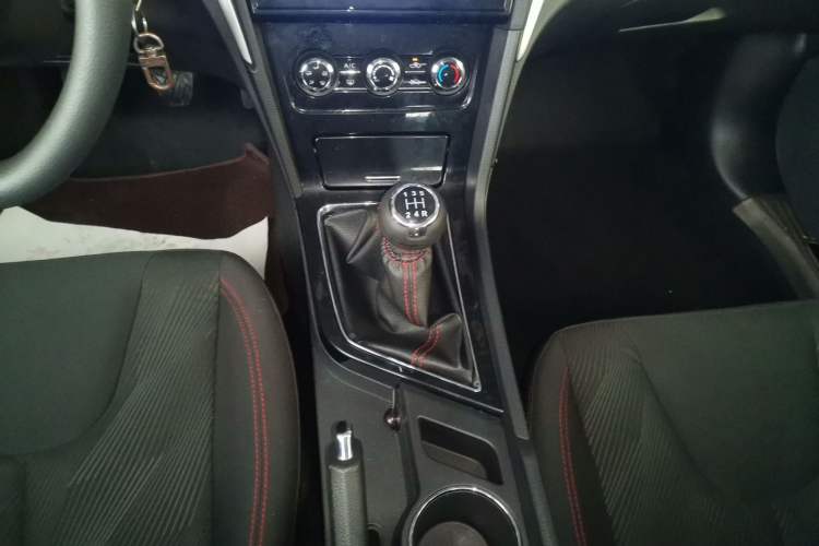 Used Venucia D60 2019 1.6L Entry Manual Fashion Edition Gear Lever