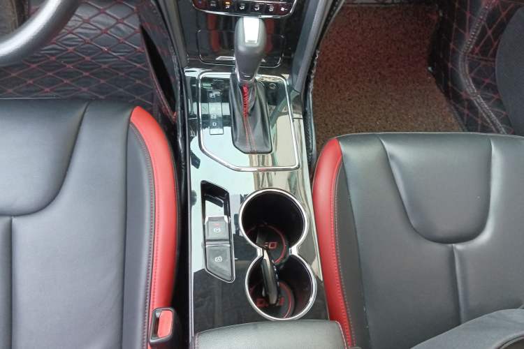 Used Venucia D60 2019 1.6L XL CVT Smart Connect Elite Edition Gear Lever