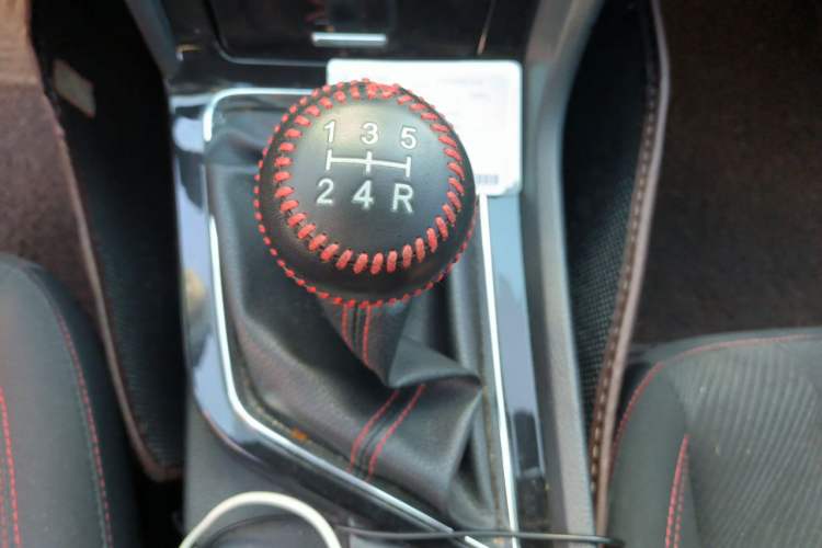 Used Venucia D60 2019 1.6L Entry Manual Fashion Edition Gear Lever