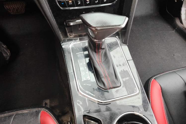 Used Venucia D60 2019 1.6L XL CVT Smart Connect Elite Edition Gear Lever