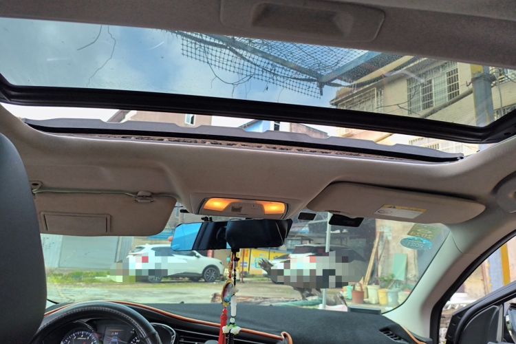 Used Venucia D60 2019 1.6L XL Manual SmartConnect Elite Edition Headliner