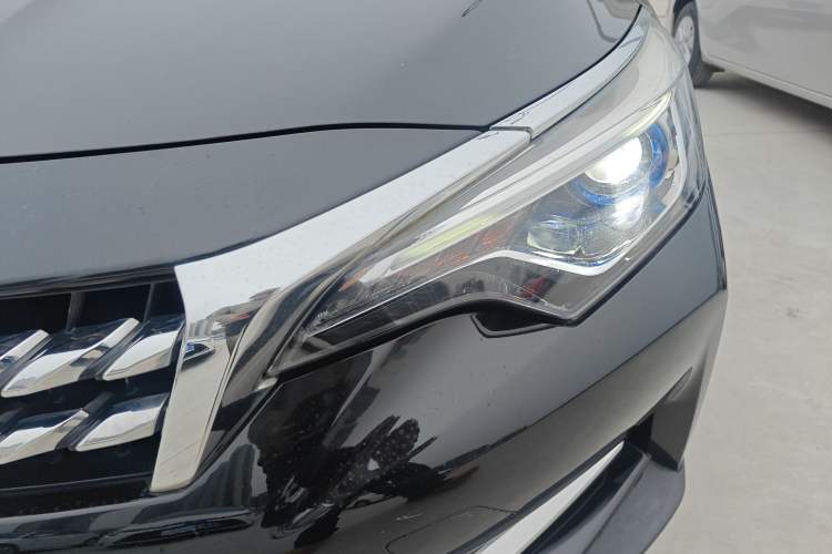 Used Venucia D60 2019 100 000 Honor 1.6L XL CVT Chenku Edition China VI Standard Left Front Headlight