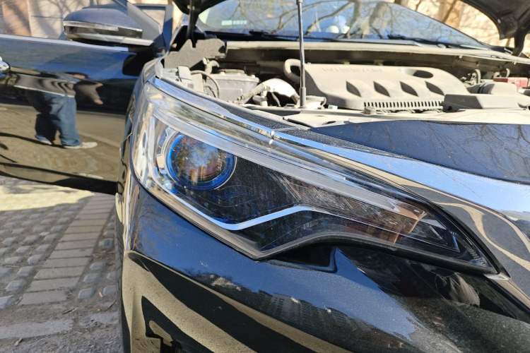 Used Venucia D60 2019 1.6L XL Manual SmartConnect Elite Edition Right Front Headlight