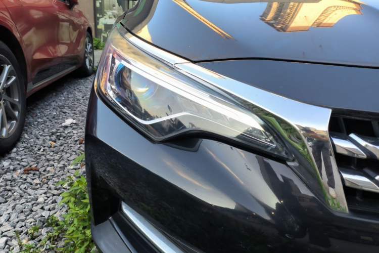 Used Venucia D60 2019 1.6L Entry Manual Fashion Edition Right Front Headlight