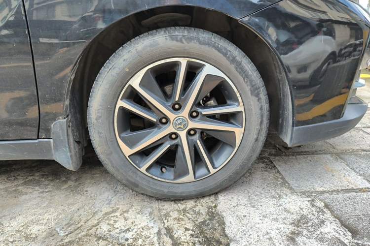 Used Venucia D60 2019 1.6L XL Manual SmartConnect Elite Edition Right Front Wheel Hub
