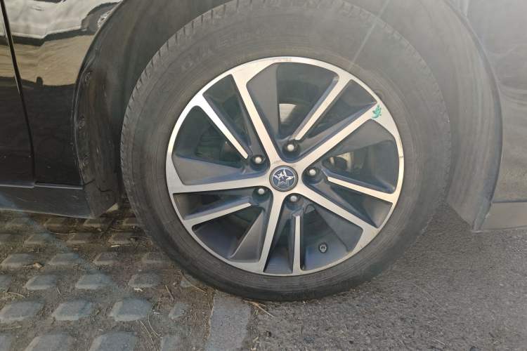 Used Venucia D60 2019 1.6L XL Manual SmartConnect Elite Edition Right Front Wheel Hub