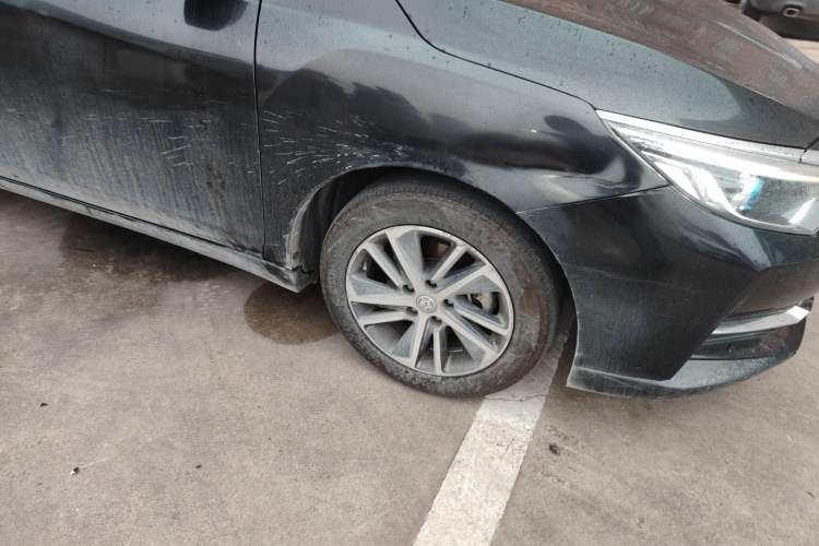 Used Venucia D60 2019 1.6L XL CVT Smart Connect Elite Edition Right Front Wheel Hub