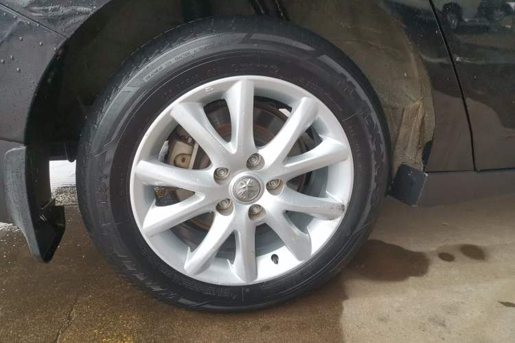 Used Venucia D60 2019 1.6L Entry Manual Fashion Edition Right Rear Wheel Hub