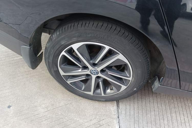 Used Venucia D60 2019 1.6L XL CVT Smart Connect Elite Edition Right Rear Wheel Hub