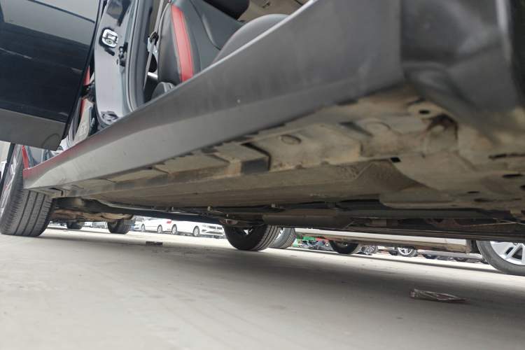 Used Venucia D60 2019 100 000 Honor 1.6L XL CVT Chenku Edition China VI Standard Right Side Sill