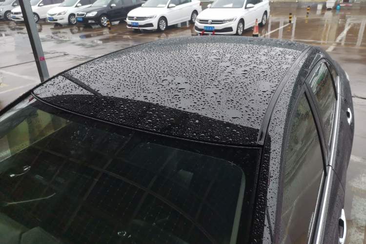 Used Venucia D60 2019 1.6L Entry Manual Fashion Edition Roof
