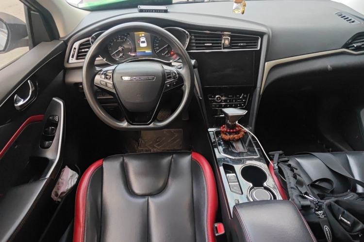 Used Venucia D60 2019 100 000 Honor 1.6L XL CVT Chenku Edition China VI Standard Center Console