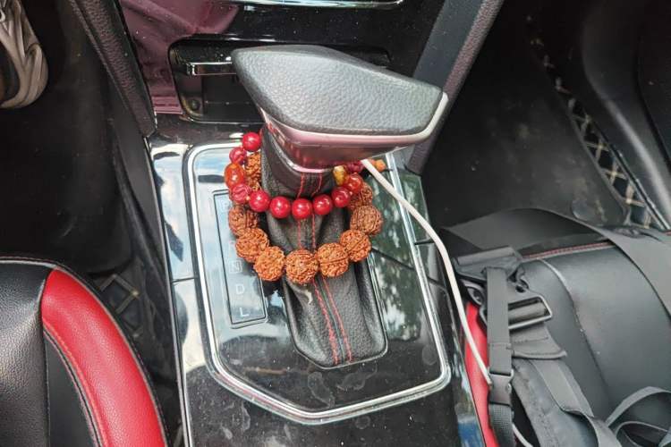 Used Venucia D60 2019 100 000 Honor 1.6L XL CVT Chenku Edition China VI Standard Gear Lever