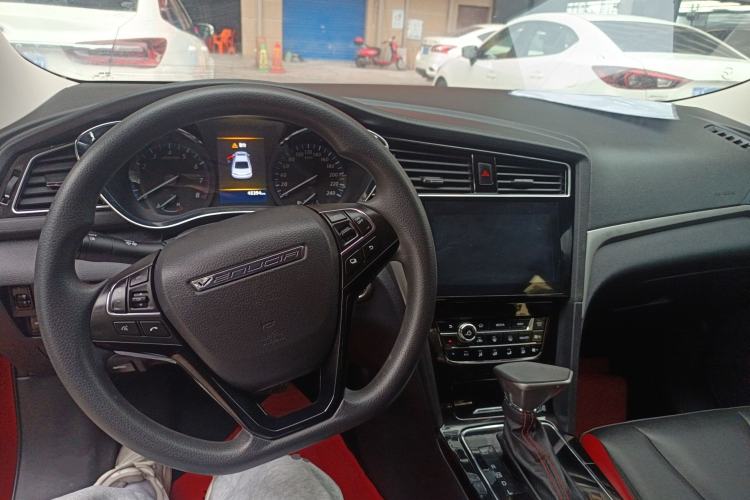 Used Venucia D60 2019 100 000 Honor 1.6L XL CVT Chenku Edition China VI Standard Center Console