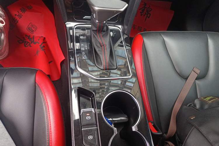 Used Venucia D60 2019 100 000 Honor 1.6L XL CVT Chenku Edition China VI Standard Gear Lever