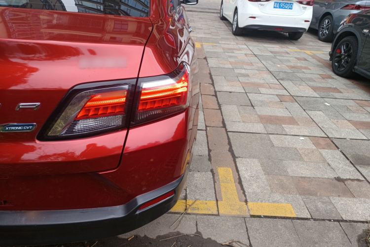 Used Venucia D60 2019 100 000 Honor 1.6L XL CVT Chenku Edition China VI Standard Right Rear Taillight