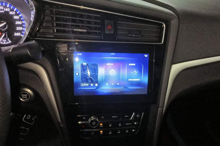 Used Venucia D60 2019 100 000-Yuan Glory 1.6L XV CVT Chenyue Edition China VI Standard Audio And AC Panel