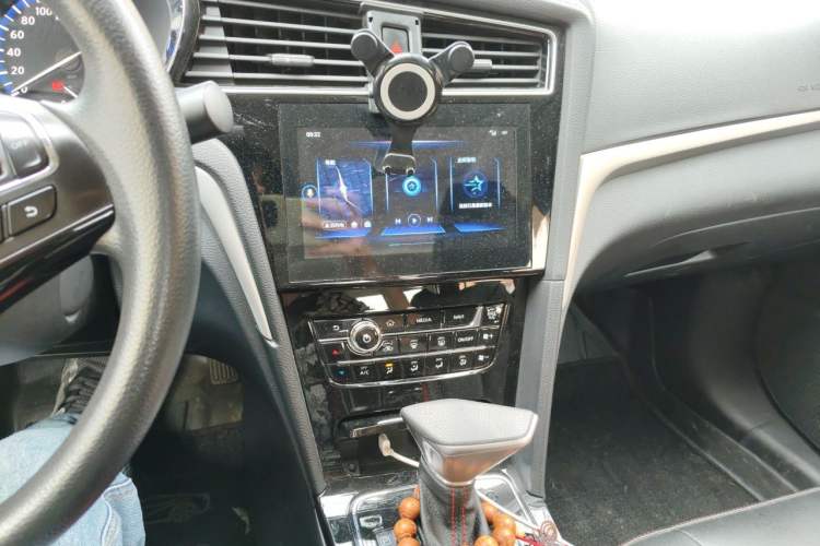 Used Venucia D60 2019 1.6L XL CVT Smart Connect Elite Edition Audio And AC Panel