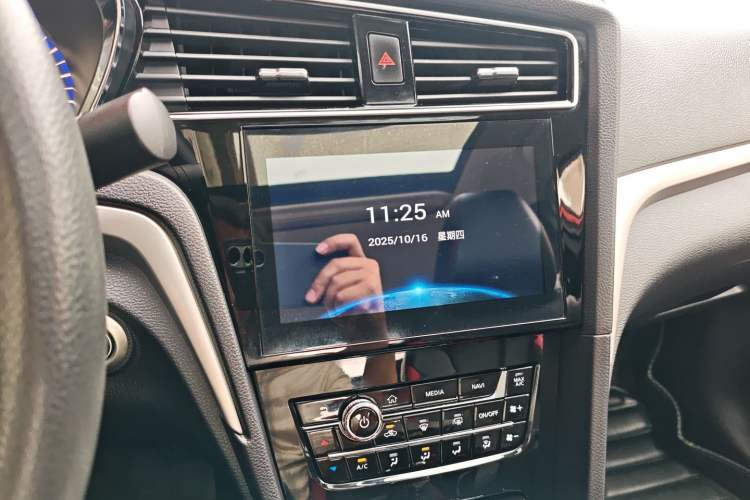 Used Venucia D60 2019 1.6L XL CVT SmartConnect Elite Edition (ISS) Audio And AC Panel