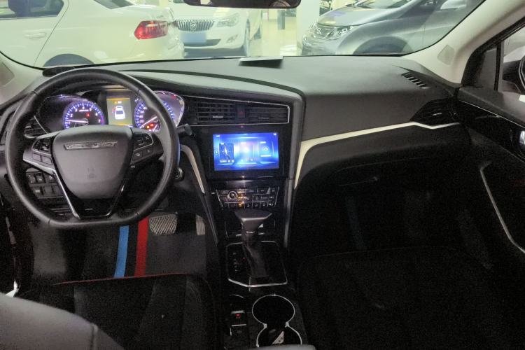Used Venucia D60 2019 100 000-Yuan Glory 1.6L XV CVT Chenyue Edition China VI Standard Center Console