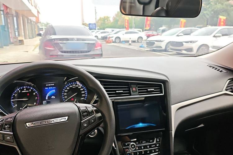 Used Venucia D60 2019 1.6L XL CVT SmartConnect Elite Edition (ISS) Center Console