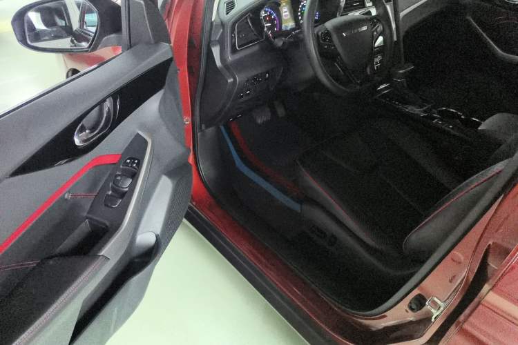 Used Venucia D60 2019 100 000-Yuan Glory 1.6L XV CVT Chenyue Edition China VI Standard Driver Seat