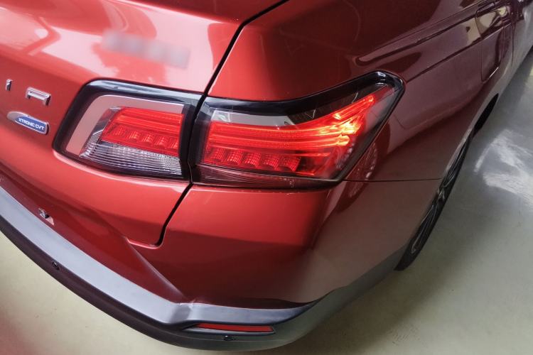 Used Venucia D60 2019 100 000-Yuan Glory 1.6L XV CVT Chenyue Edition China VI Standard Exterior 3