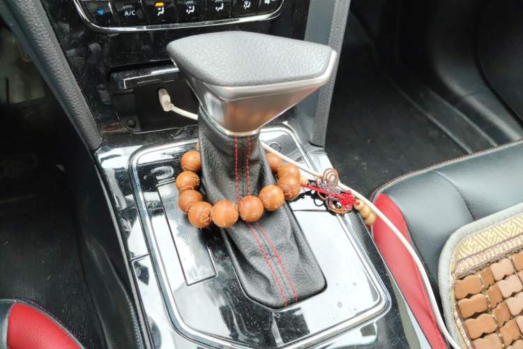 Used Venucia D60 2019 1.6L XL CVT Smart Connect Elite Edition Gear Lever