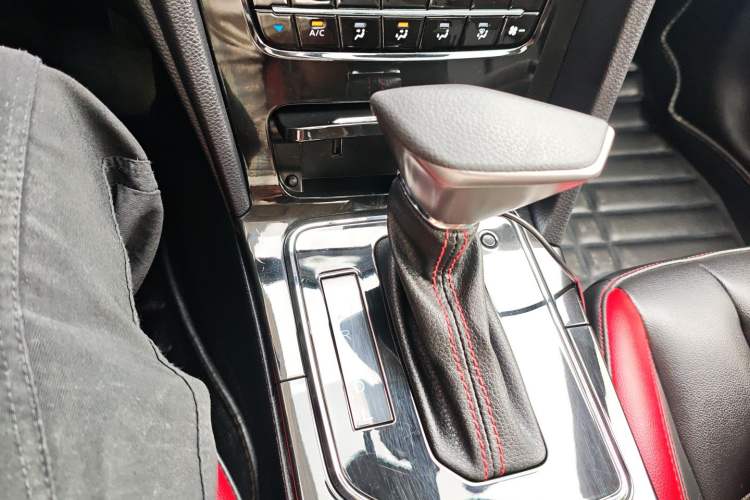 Used Venucia D60 2019 1.6L XL CVT SmartConnect Elite Edition (ISS) Gear Lever