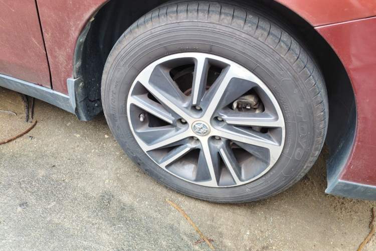 Used Venucia D60 2019 1.6L XL CVT Smart Connect Elite Edition Right Front Wheel Hub