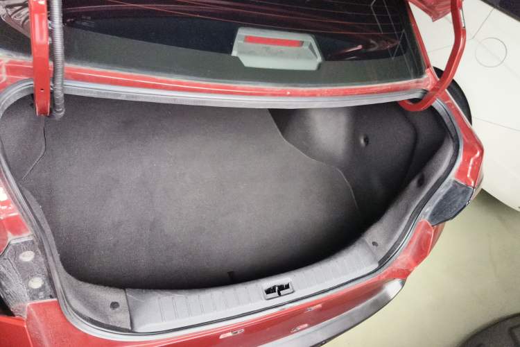 Used Venucia D60 2019 100 000-Yuan Glory 1.6L XV CVT Chenyue Edition China VI Standard Trunk