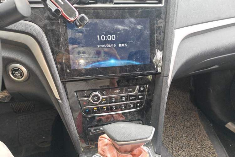 Used Venucia D60 2019 100 000 Honor 1.6L XL CVT Chenku Edition China VI Standard Audio And AC Panel