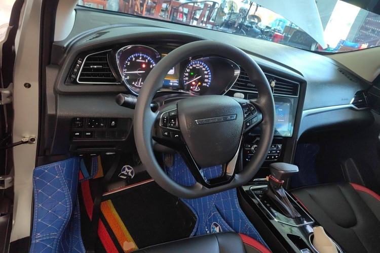 Used Venucia D60 2019 100 000 Honor 1.6L XL CVT Chenku Edition China VI Standard Center Console