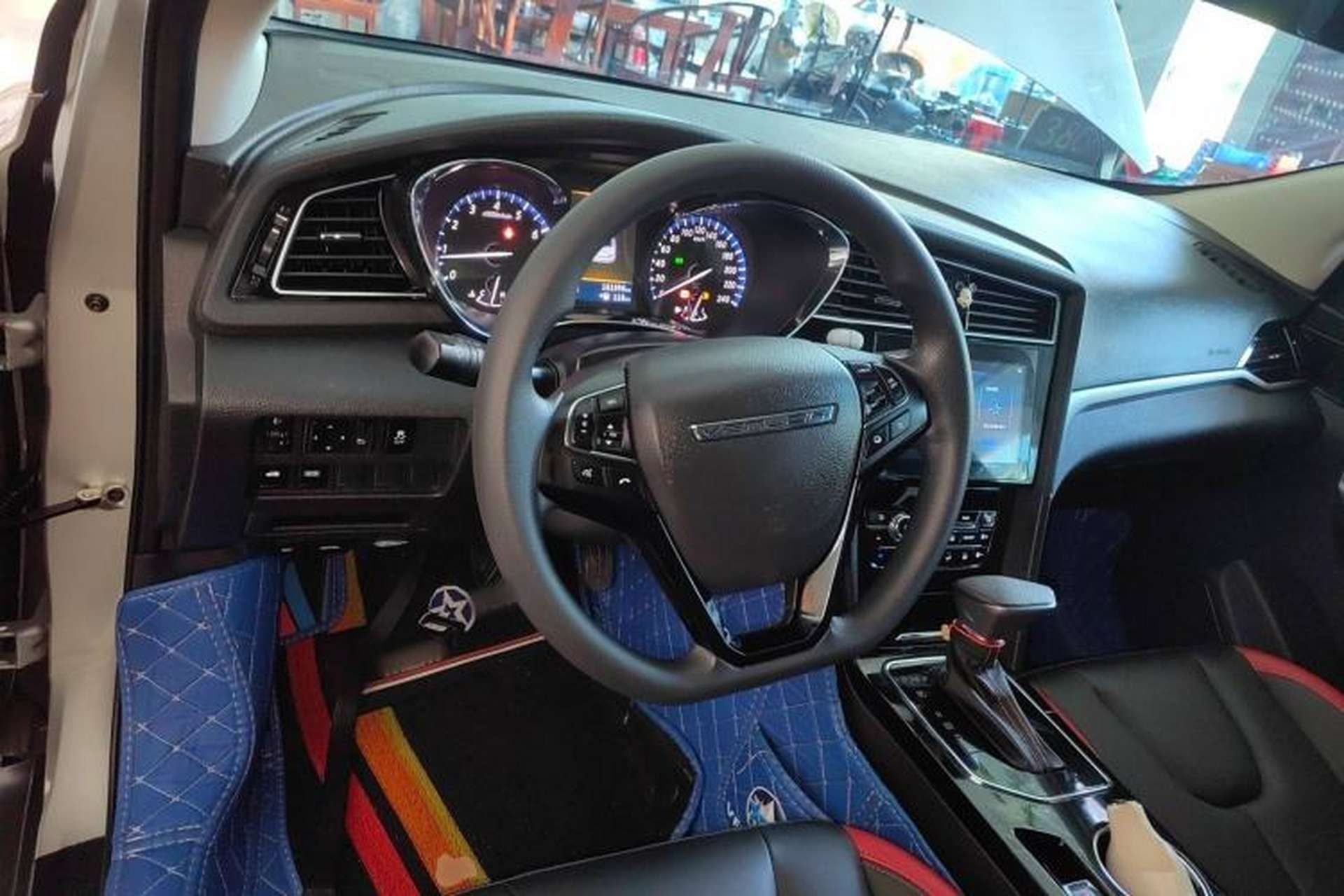 Used Venucia D60 2019 100 000 Honor 1.6L XL CVT Chenku Edition China VI Standard Center Console