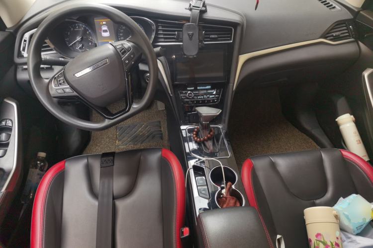 Used Venucia D60 2019 1.6L XL CVT Smart Connect Elite Edition Center Console