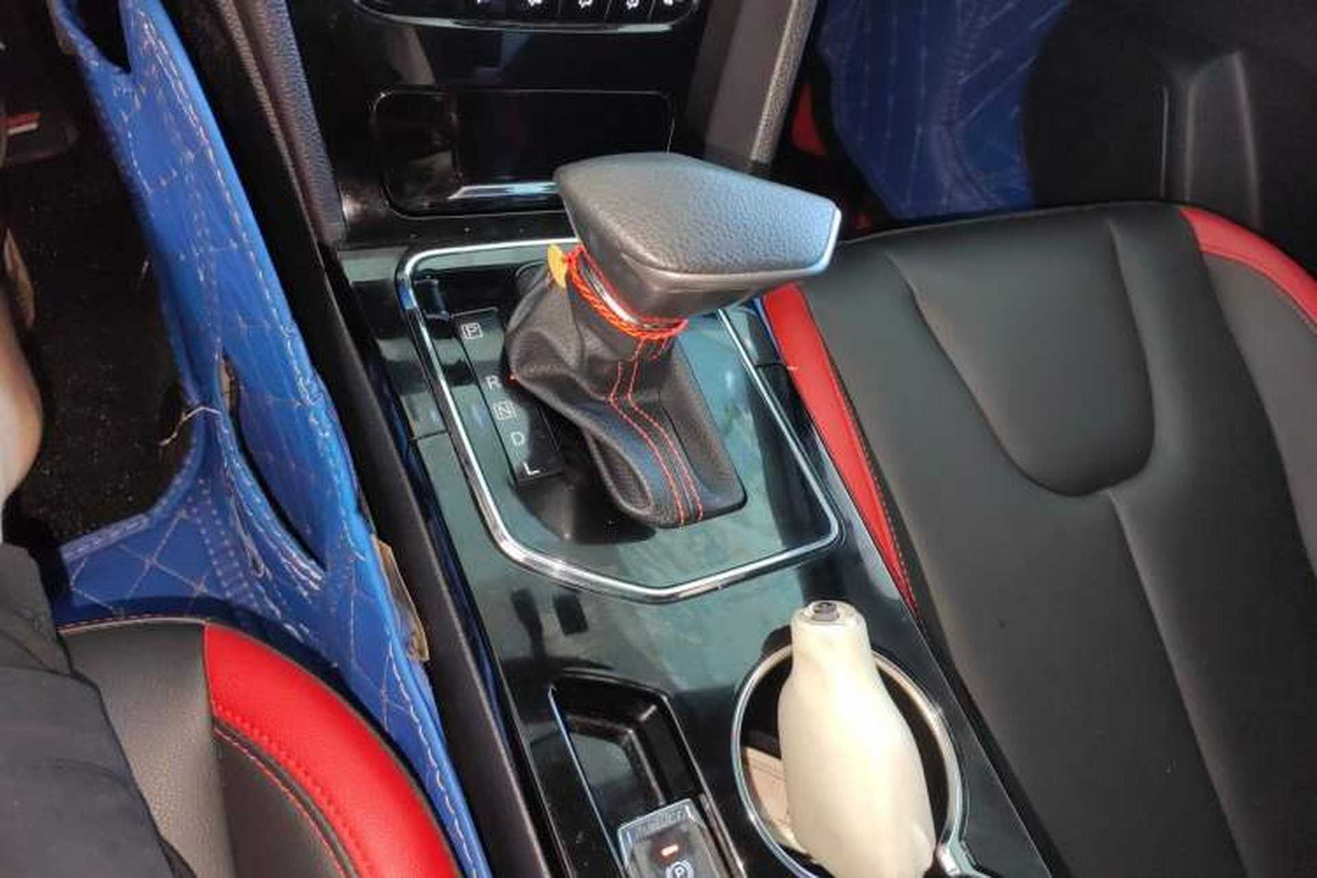 Used Venucia D60 2019 100 000 Honor 1.6L XL CVT Chenku Edition China VI Standard Gear Lever