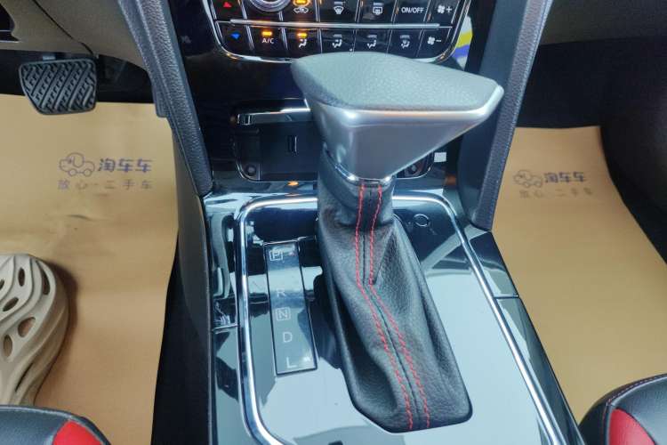 Used Venucia D60 2019 100 000 Honor 1.6L XL CVT Chenku Edition China VI Standard Gear Lever