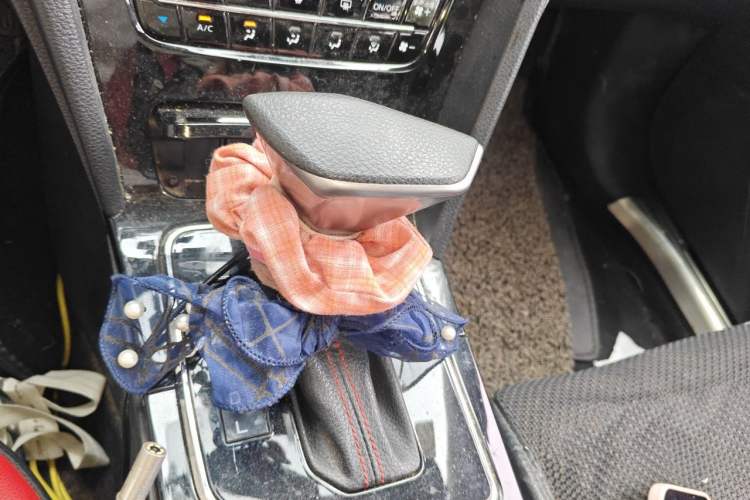 Used Venucia D60 2019 100 000 Honor 1.6L XL CVT Chenku Edition China VI Standard Gear Lever