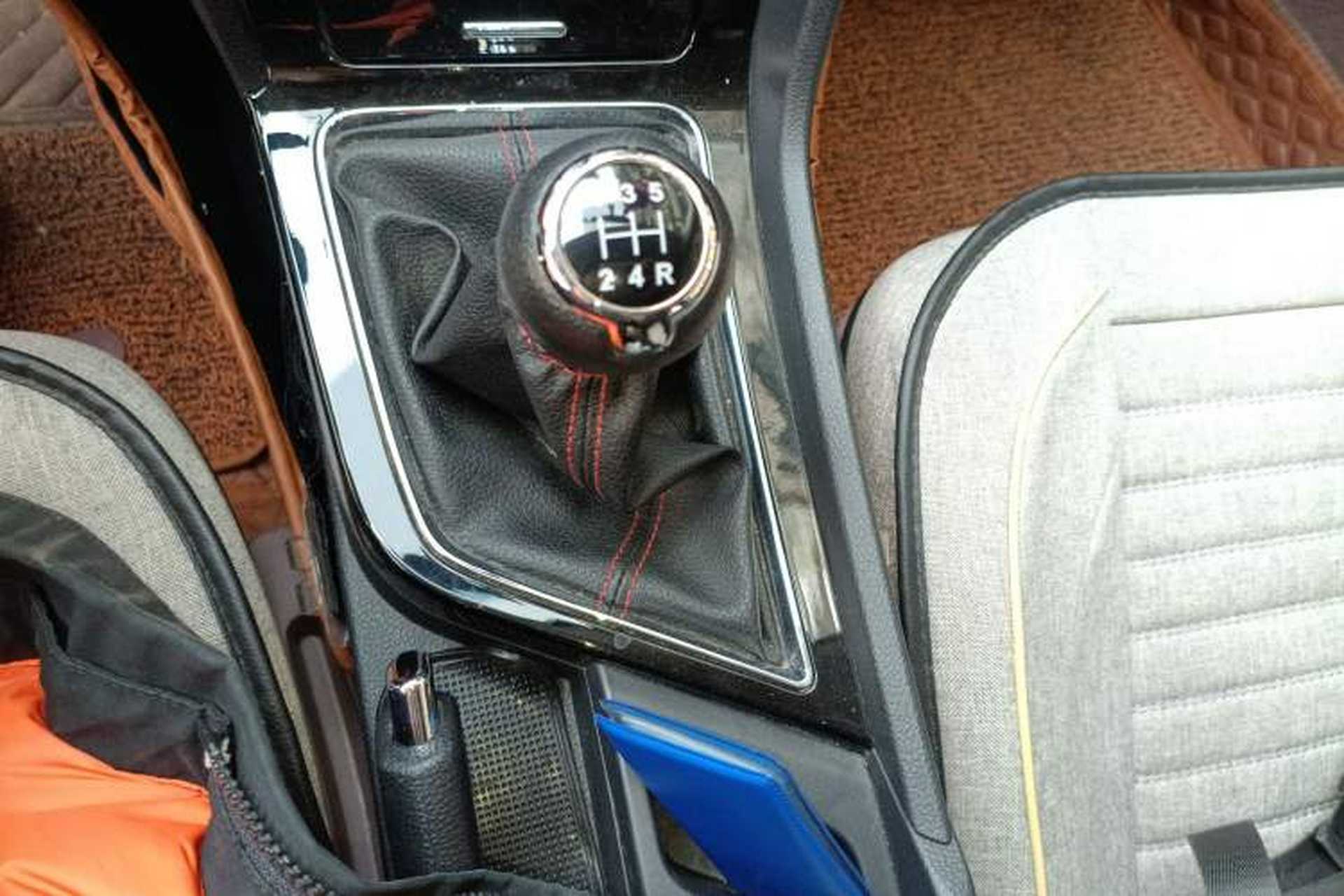 Used Venucia D60 2019 100 000 Glory 1.6L Entry Manual ChenShang Edition China VI Gear Lever
