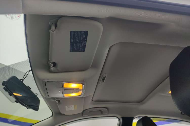 Used Venucia D60 2019 100 000 Honor 1.6L XL CVT Chenku Edition China VI Standard Headliner