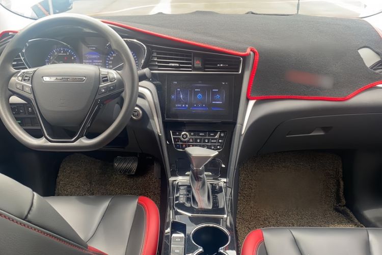 Used Venucia D60 2019 1.6L XL CVT SmartConnect Elite Edition (ISS) Interior 3
