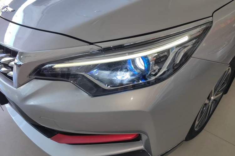 Used Venucia D60 2019 100 000 Honor 1.6L XL CVT Chenku Edition China VI Standard Left Front Headlight