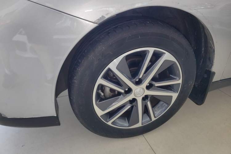 Used Venucia D60 2019 100 000 Honor 1.6L XL CVT Chenku Edition China VI Standard Left Front Wheel Hub