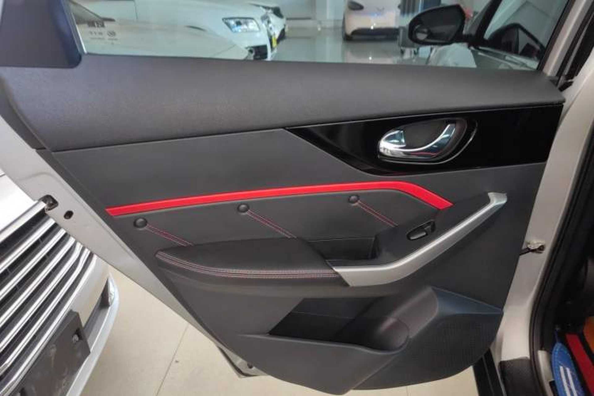 Used Venucia D60 2019 100 000 Honor 1.6L XL CVT Chenku Edition China VI Standard Left Rear Door Interior